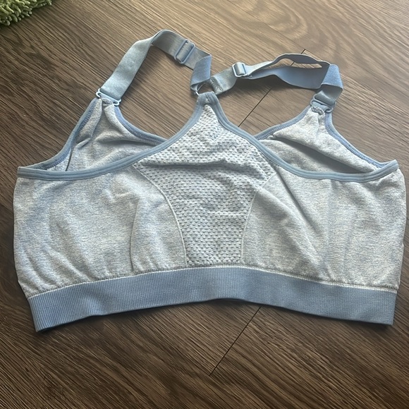Light blue sports bra - Picture 2 of 3